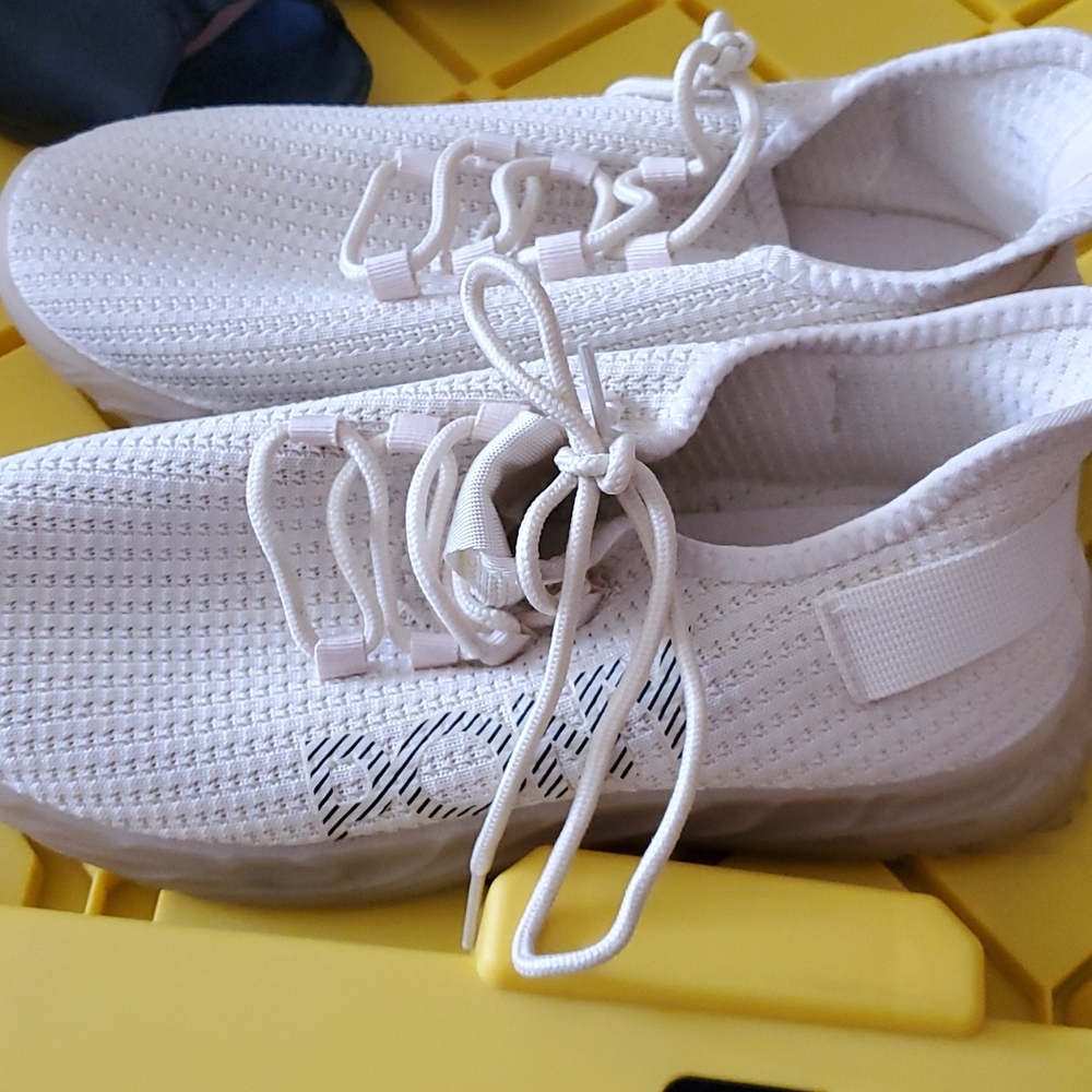 PONY Sneakers